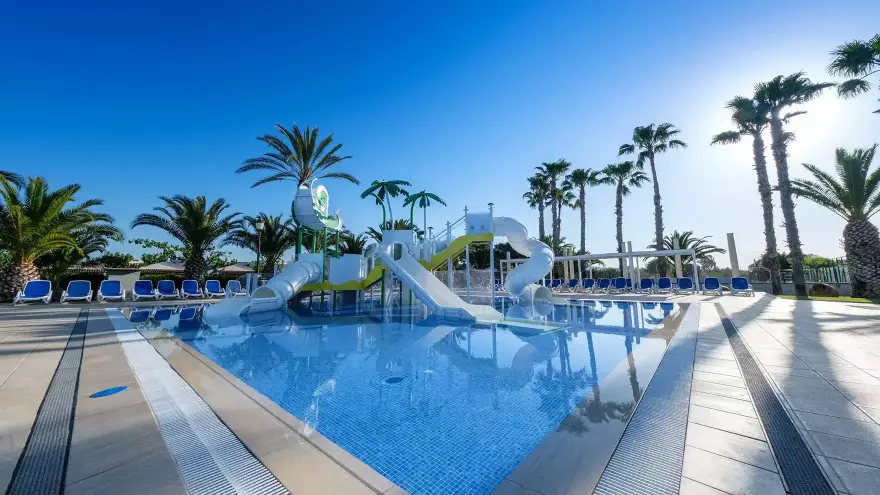 Jeux aquatiques piscine Camping Vendrell Costa Dorada