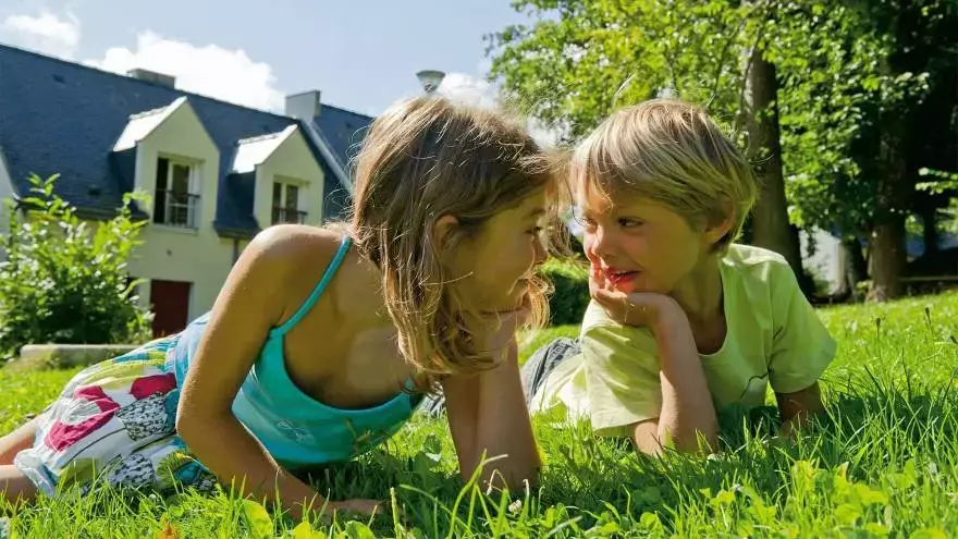 Enfants en vacances avec club enfants compris