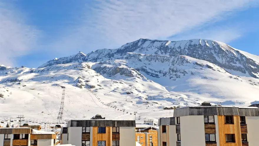 Vue sur les pistes depuis le village vacances VTF