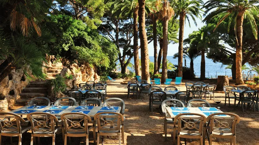 Terrasse du restaurant vue mer VTF Clairefont