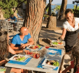 Bandol Restauration extérieure en pension complète